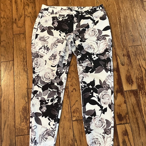 HUE Black and White Floral Women's Jeggings - Picture 1 of 5